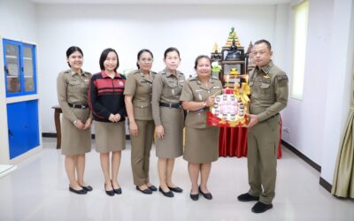 ข้าราชการตำรวจฝ่ายอำนวยการฯ มาเข้าพบและขอพรปีใหม่จาก พล.ต.ต.ภิรมย์ สวนทอง ผบก.ภ.จว.ยโสธร