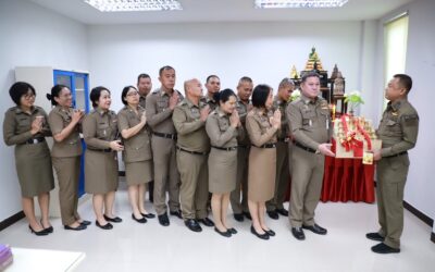 ข้าราชการตำรวจฝ่ายอำนวยการฯ มาเข้าพบและขอพรปีใหม่จาก พล.ต.ต.ภิรมย์ สวนทอง ผบก.ภ.จว.ยโสธร