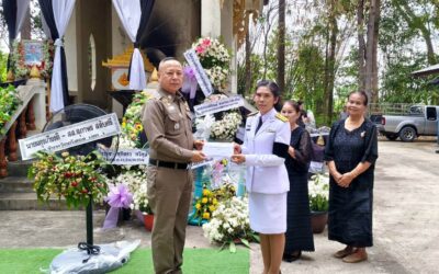 พล.ต.ต.ภิรมย์ สวนทอง ผบก.ภ.จว.ยโสธร ได้มอบหมายให้ พ.ต.อ.เศวก โพนทัน รอง ผบก.ภ.จว.ยโสธร พ.ต.อ.สานิตย์ ไชยสถิตย์ รอง ผบก.ภ.จว.ยโสธร เป็นตัวแทนร่วมพิธีประชุมเพลิงศพ และมอบเงินกองทุนช่วยเหลือครอบครัวข้าราชการที่เสียชีวิต ในงานประชุมเพลิงศพ ด.ต.นัฐกร สายสุด ณ เมรุวัดนิคมวนาราม บ้านนิคม ต.กระจาย อ.ป่าติ้ว จว.ยโสธร