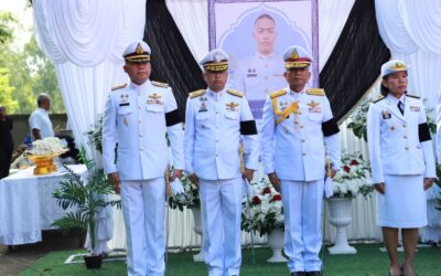 พล.ต.ต.ภิรมย์ สวนทอง ผบก.ภ.จว.ยโสธร พร้อมด้วย พ.ต.อ.เศวก โพนทัน รอง ผบก.ภ.จว.ยโสธร พ.ต.อ.อนุสรณ์ วรรณพิณ ผกก.สภ.กุดชุม, ข้าราชการตำรวจผู้ร่วมพิธี และข้าราชการตำรวจผู้ปฏิบัติหน้าที่อำนวยความสะดวกด้านการจราจร และรักษาความปลอดภัยฯ ร่วมพิธีพระราชทานเพลิงศพ ในการที่พระบาทสมเด็จพระเจ้าอยู่หัว ทรงพระกรุณาโปรดเกล้าฯ พระบรมราชานุเคราะห์ในการบำเพ็ญกุศลศพ สิบโท ต่อพงษ์ พันดวง นายทหารจากเหตุการณ์ปะทะกันระหว่างไทย – กัมพูชา