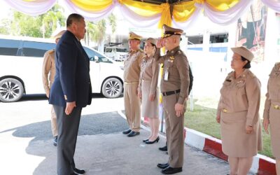พล.ต.ต.ภิรมย์ สวนทอง ผบก.ภ.จว.ยโสธร พร้อมด้วย พ.ต.อ.สงบ พิมพ์มลัย ผกก.สภ.เลิงนกทา, ข้าราชการตำรวจจิตอาสา, ข้าราชการตำรวจผู้ปฏิบัติหน้าที่อำนวยความสะดวกด้านการจราจร และรักษาความปลอดภัยฯ ร่วมให้การต้อนรับ ท่านพลากร สุวรรณรัฐ องคมนตรี รองประธานกรรมการมูลนิธิโรงพยาบาลสมเด็จพระยุพราช และคณะกรรมการมูลนิธิ เนื่องในโอกาสเดินทางมา ปฏิบัติราชการในพื้นที่ จว.ยโสธร เพื่อตรวจเยี่ยมติดตามการดำเนินงาน “การตรวจเยี่ยมการพัฒนาโรงพยาบาลสมเด็จพระยุพราชเลิงนกทา ประจำปี 2569 ”